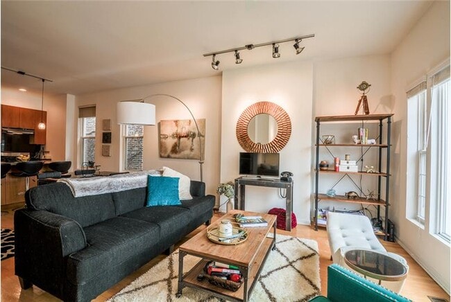 property at 1407 N Wicker Park Ave