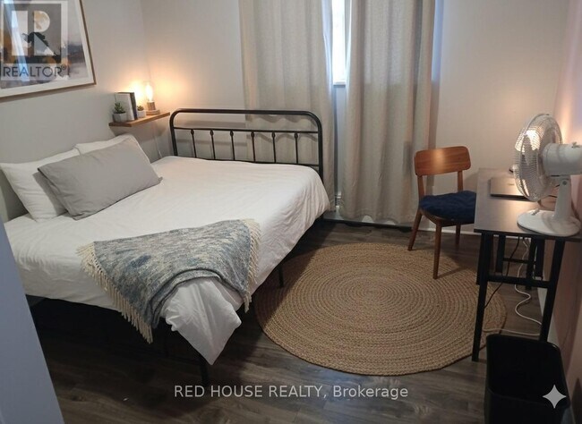 3555 Derry Rd E in Mississauga, ON - Building Photo - Building Photo