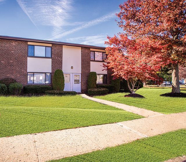 Country Living at Mapleview in Old Bridge, NJ - Building Photo - Building Photo