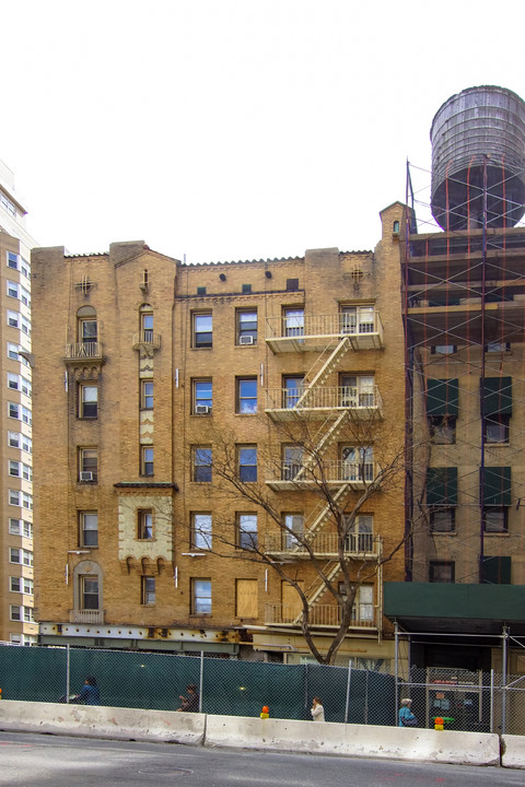 1065 3rd Ave in New York, NY - Building Photo