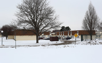 Six Nations Square in Utica, NY - Building Photo - Building Photo