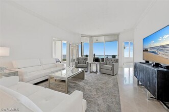 7117 Pelican Bay Blvd in Naples, FL - Building Photo - Building Photo