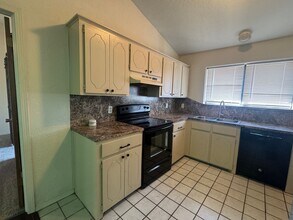 3912 SW Parkridge Blvd in Lawton, OK - Building Photo - Building Photo