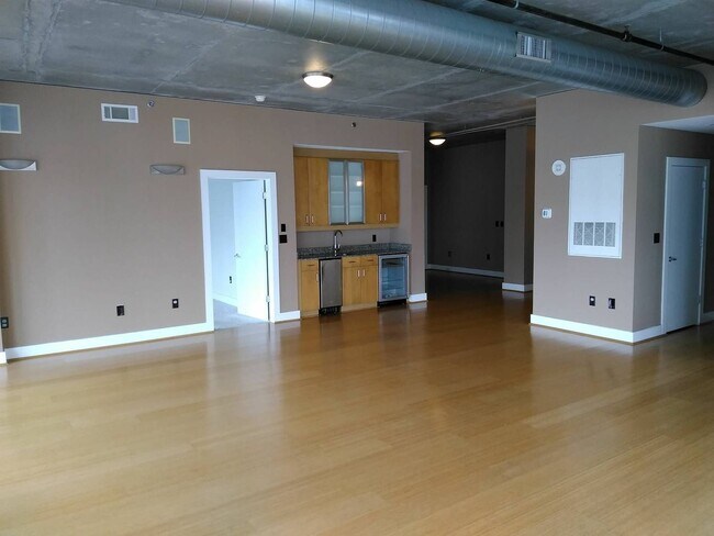 505 E 6th St-Unit -1 in Charlotte, NC - Building Photo - Building Photo