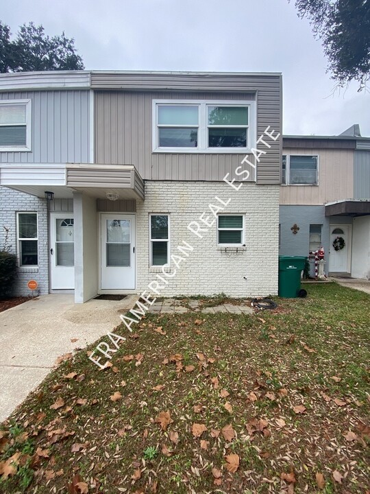 35 10th St in Shalimar, FL - Building Photo