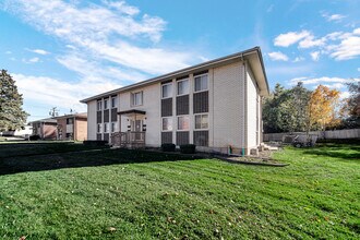 31 Wellington Ave in Mundelein, IL - Building Photo - Building Photo