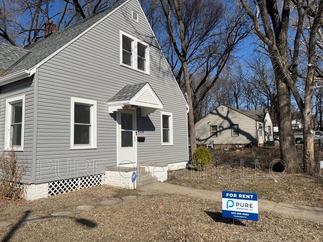 4328 N 41st St in Omaha, NE - Foto de edificio - Building Photo