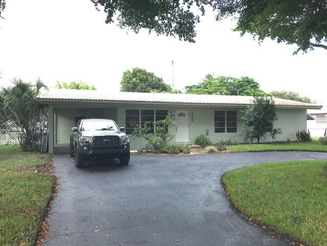 2551 NE 18th St in Pompano Beach, FL - Foto de edificio