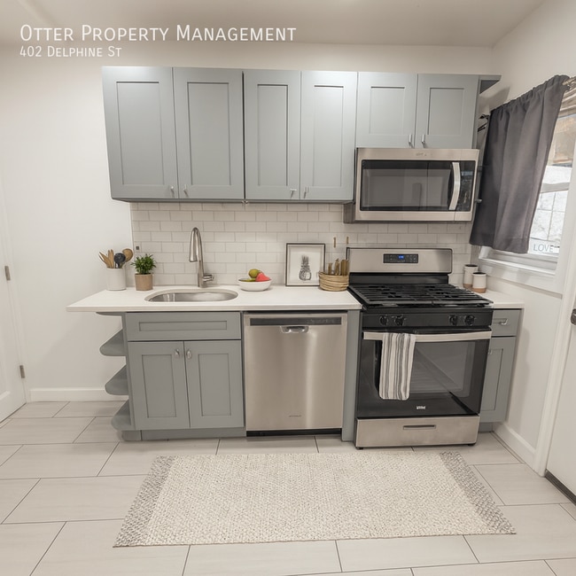 402 Delphine St in Philadelphia, PA - Building Photo - Building Photo