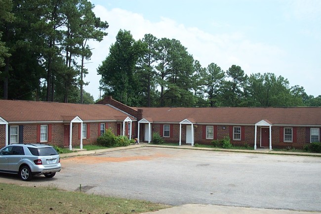 2821 Club Plaza Rd in Raleigh, NC - Building Photo - Building Photo