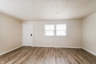 8161 Schoen Dr in Lawrence, IN - Building Photo - Building Photo