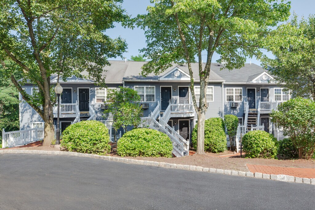 The View on Nob Hill Apartments in Elmsford, NY