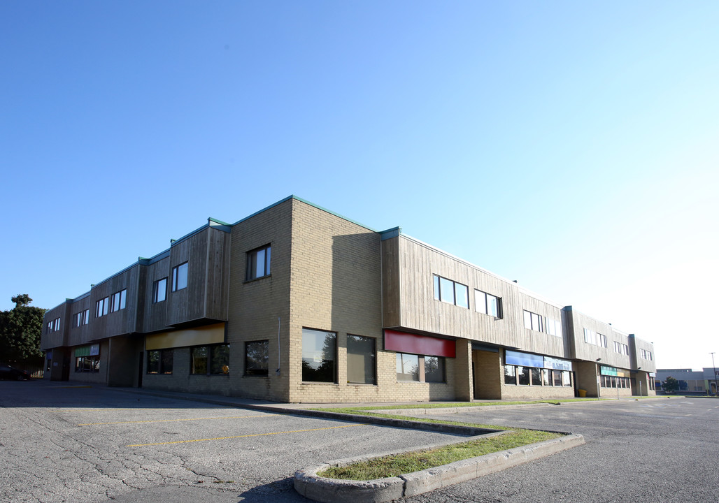 887 Langs Dr in Cambridge, ON - Building Photo