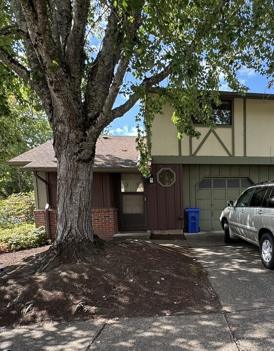 1293 City View St in Eugene, OR - Foto de edificio