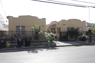 4230-4234 7/8 Burns Ave in Los Angeles, CA - Foto de edificio - Building Photo