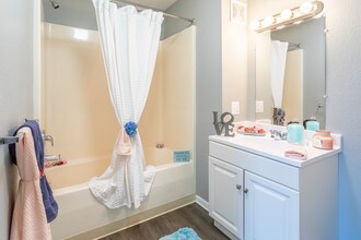 Lakestone Apartments in Ann Arbor, MI - Building Photo - Interior Photo