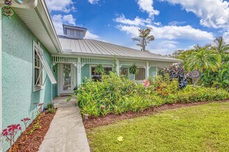 9122 SE Pomona St in Hobe Sound, FL - Building Photo - Building Photo
