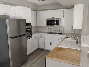 301 Santa Isabel Ave, Unit 301 Santa Isabel in Costa Mesa, CA - Building Photo - Building Photo
