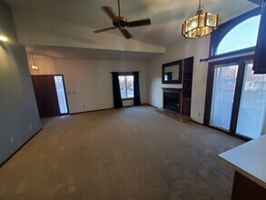 1139 66th St in Windsor Heights, IA - Foto de edificio - Building Photo