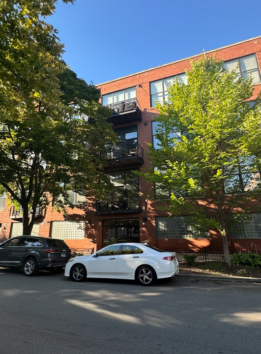 2210 W Wabansia Ave in Chicago, IL - Building Photo
