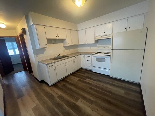 20427 W Clark Ave #5, Unit Unit 5 in Galesville, WI - Building Photo - Building Photo