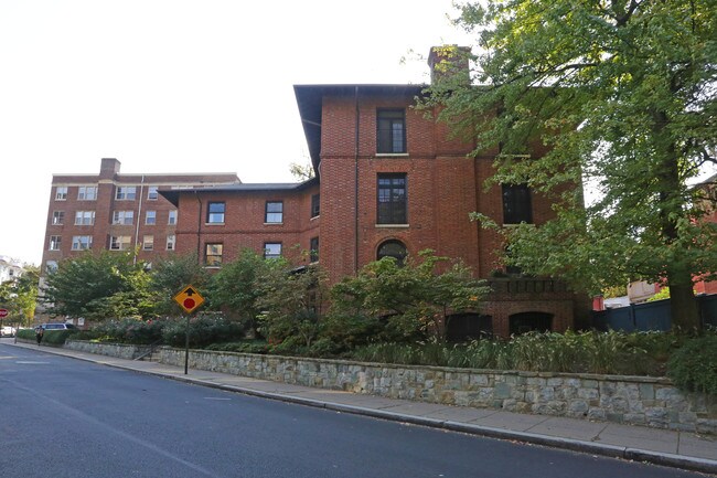 2852 Ontario Rd NW in Washington, DC - Building Photo - Building Photo