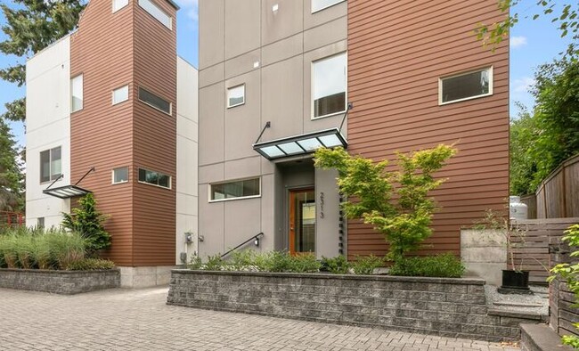 2313 48th Ave SW in Seattle, WA - Foto de edificio - Building Photo