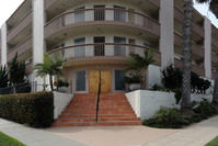 5015 Santa Cruz Ave in San Diego, CA - Building Photo - Building Photo