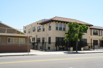 2862 W 8th St in Los Angeles, CA - Building Photo - Building Photo