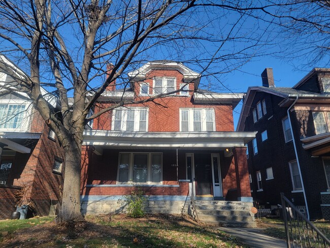 property at 701 1/2 E Columbus St