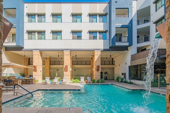 15501 N Dial Blvd in Scottsdale, AZ - Building Photo - Building Photo