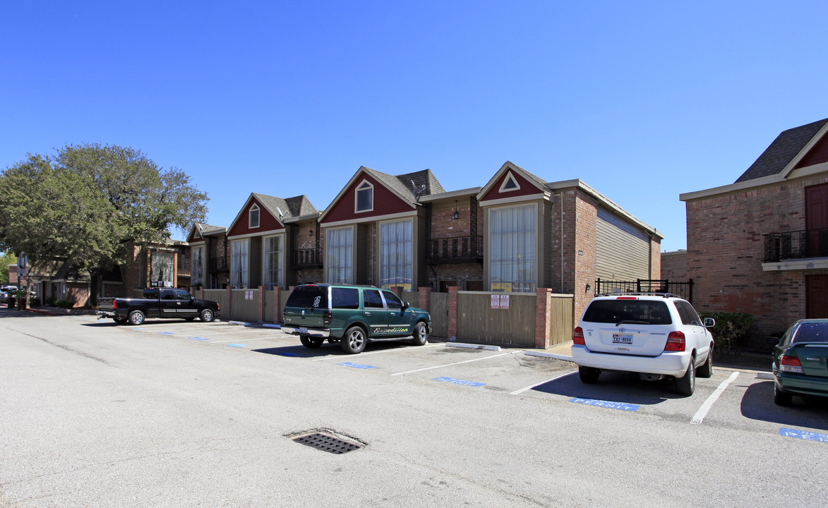 Oaks on Bissonnet in Houston, TX - Foto de edificio