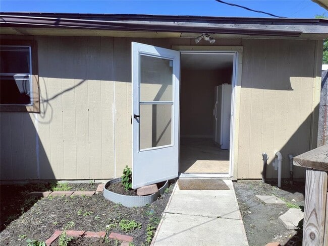 5530 Gatewood St photo'