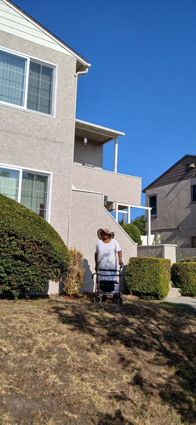 property at 10612 S Van Ness Ave