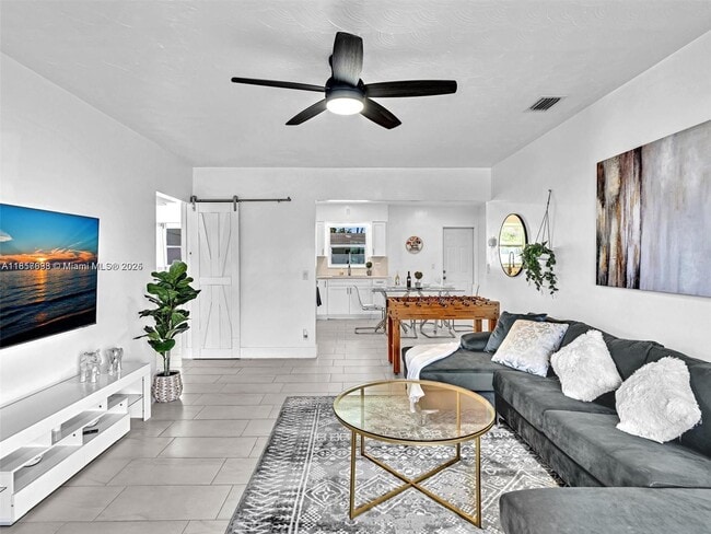1090 SW 3rd St in Hallandale Beach, FL - Building Photo - Building Photo
