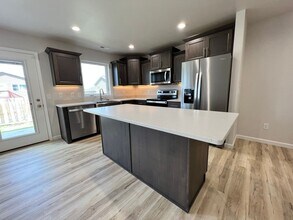 106 Marshall Lp in Bismarck, ND - Building Photo - Building Photo