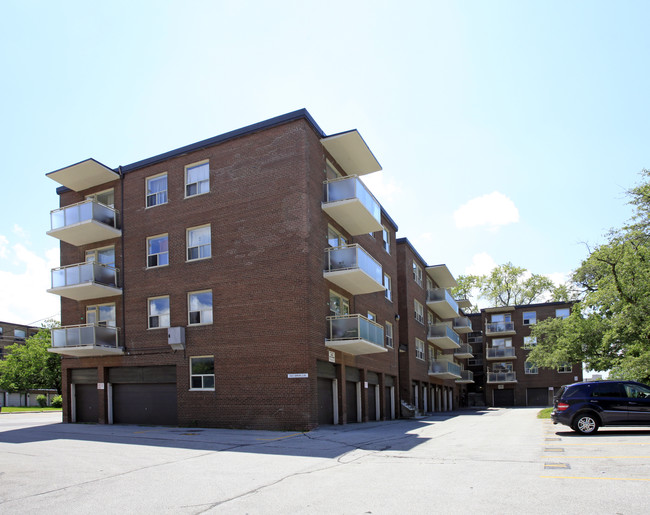 Birchbank Court in Toronto, ON - Building Photo - Building Photo