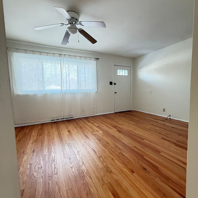 470 Hundley Dr in Florissant, MO - Foto de edificio - Building Photo