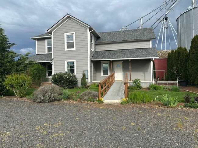 14296 Riches Rd SE in Silverton, OR - Building Photo - Building Photo