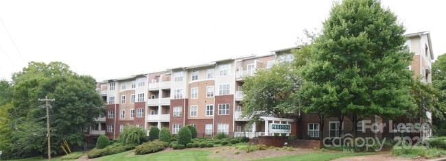 property at 1000 E Woodlawn Rd