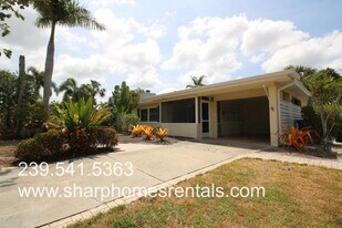 1350 Miracle Ln in Ft. Myers, FL - Building Photo