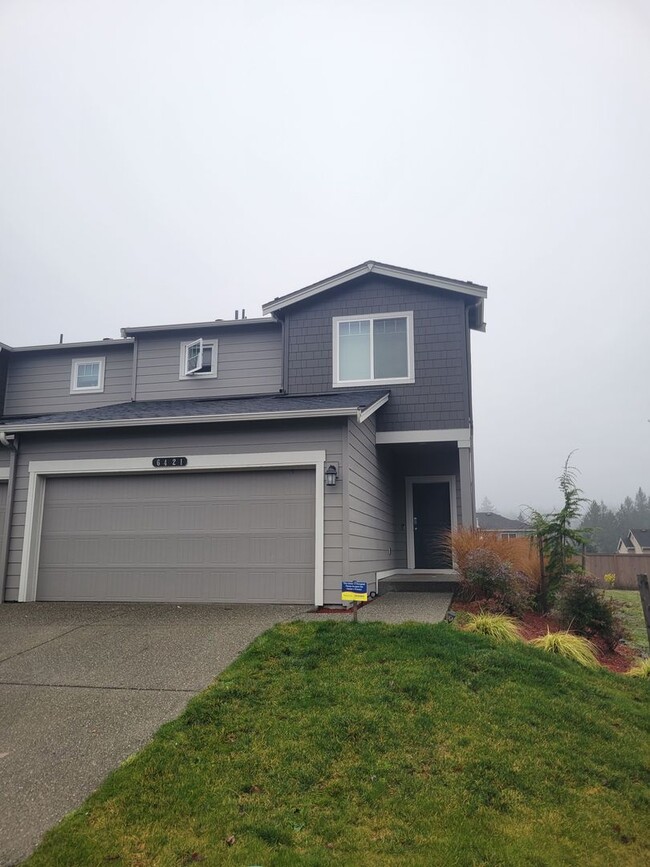 property at 6421 Yorktown Pl NE