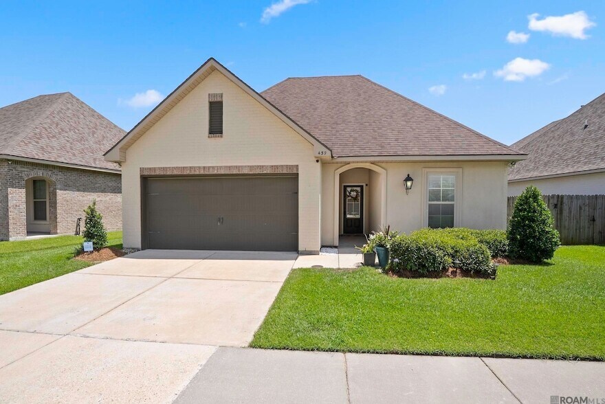439 Lake Breeze Dr, Unit 1 bedroom 0317 in Baton Rouge, LA - Building Photo