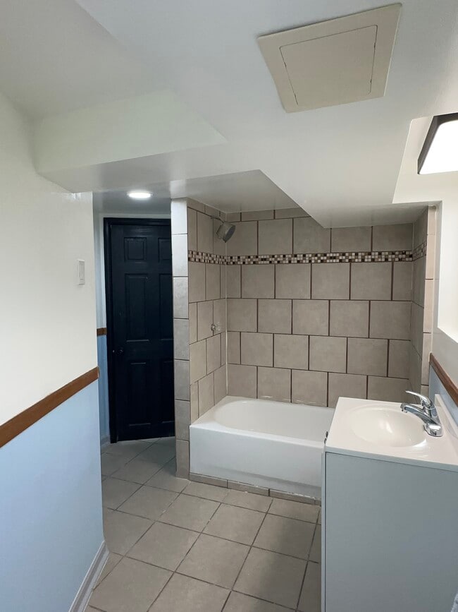 5254 S Sacramento Ave in Chicago, IL - Foto de edificio - Building Photo