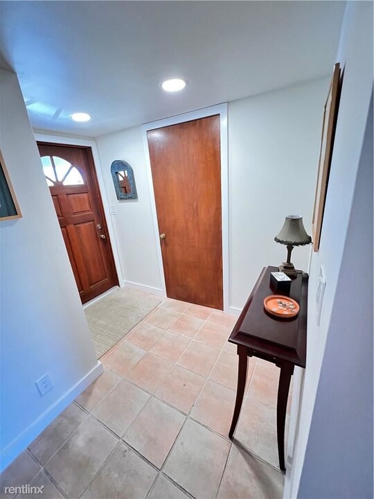 2810 NE 30th St-Unit -Apt E in Fort Lauderdale, FL - Building Photo