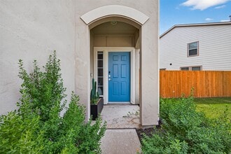 10021 Hillside Bayou Dr in Houston, TX - Building Photo - Building Photo