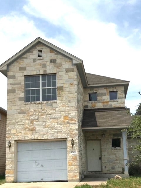 7508 Lazy Creek Dr in Austin, TX - Building Photo
