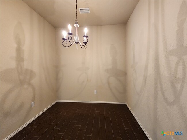 property at 720 Creekside Cir