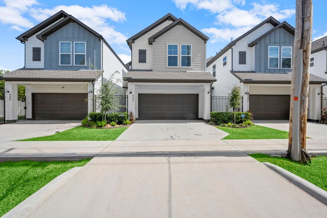 8404 Curry Rd in Houston, TX - Foto de edificio