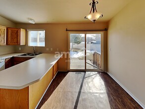 4151 W 5400 S in Roy, UT - Foto de edificio - Building Photo